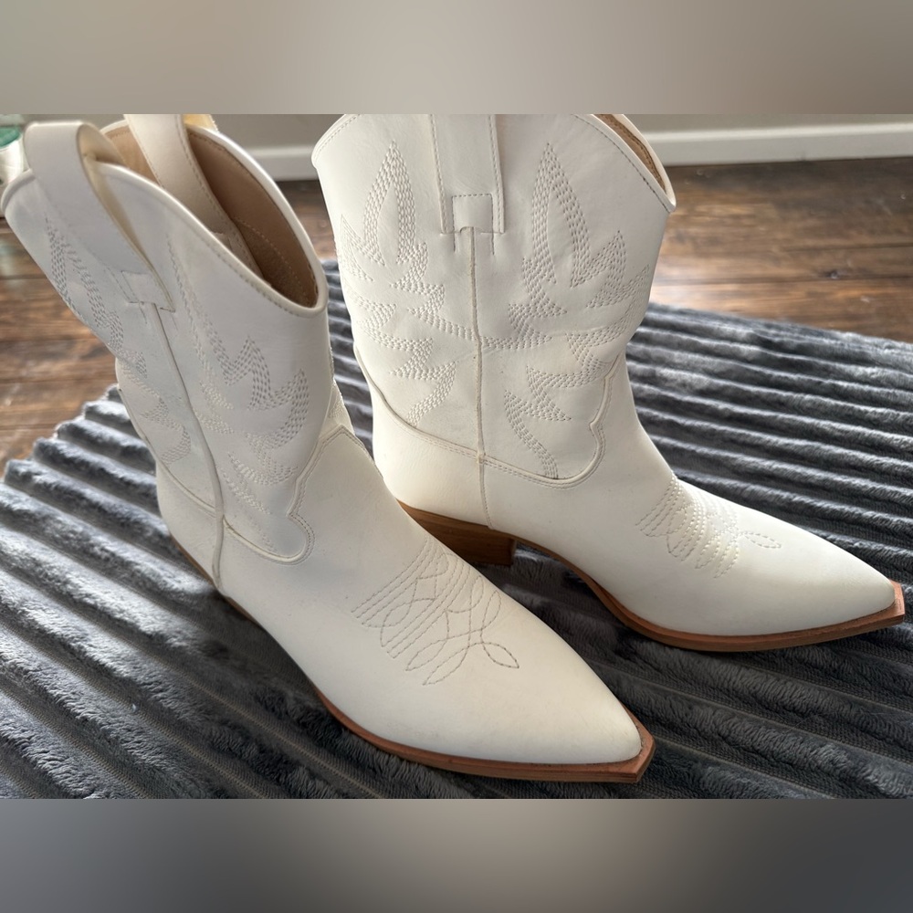 Miim White Women's Western Ankle Boots - Stylish Embroidered Leather - Picture 2 of 6